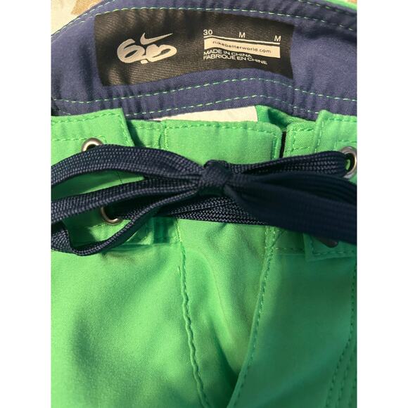 Mens green Nike 6.0 board shorts size medium - Picture 3 of 3